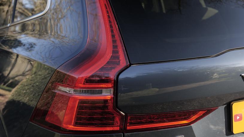 3433267 2.0 T6 [350] PHEV Plus Dark 5dr AWD Geartronic